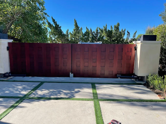 losangelesgarageandgates.com